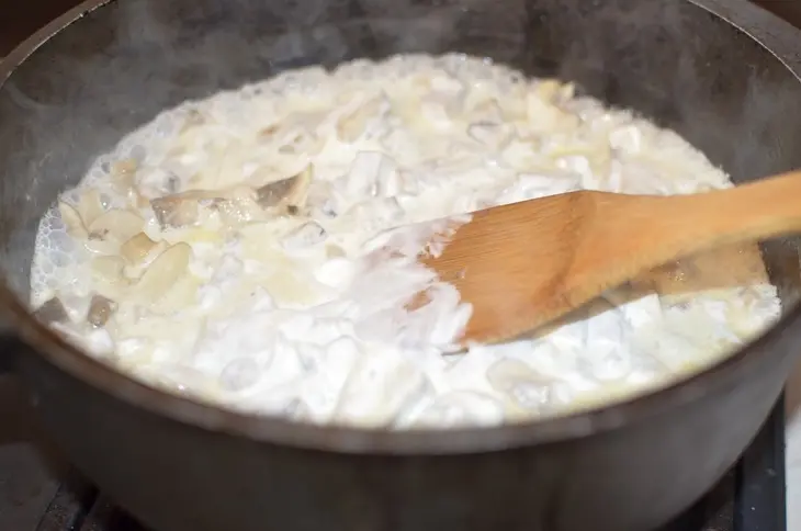 Fusilli с фрикадельками из индейки и густым грибным соусом.: шаг 3