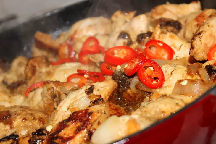 Острая курица с горчицей и черносливом. ужин для взрослых за 30 минут.: шаг 3