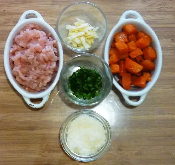 Спагетти в соусе из  тыквы и куриной грудки,с трюфельным маслом и бренди: шаг 4