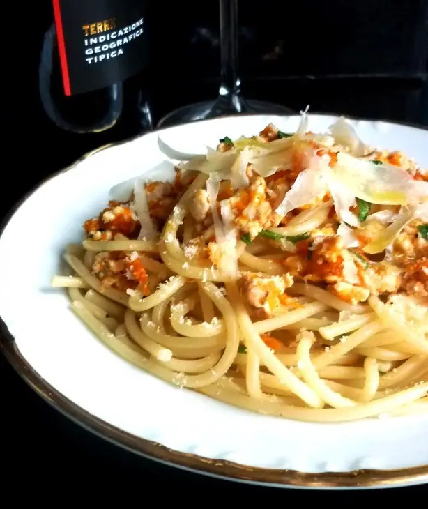 Спагетти в соусе из  тыквы и куриной грудки,с трюфельным маслом и бренди: шаг 7