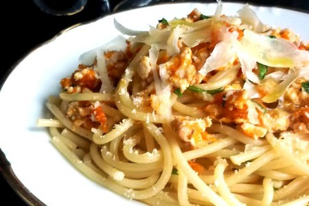 Спагетти в соусе из  тыквы и куриной грудки,с трюфельным маслом и бренди: шаг 7