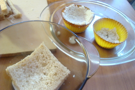 Глазунья из перепелиных яиц запечённая в пшеничном хлебе.: шаг 4