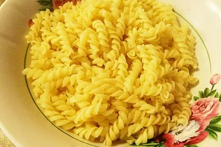 Паста фузилли с беконом и грибами.: шаг 6