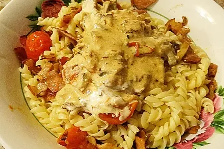 Паста фузилли с беконом и грибами.: шаг 8