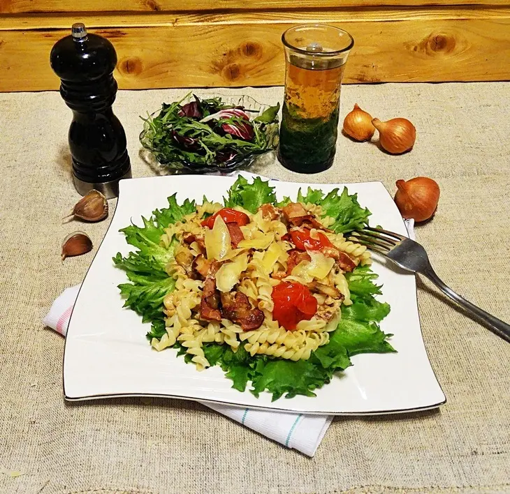 Паста фузилли с беконом и грибами.: шаг 9