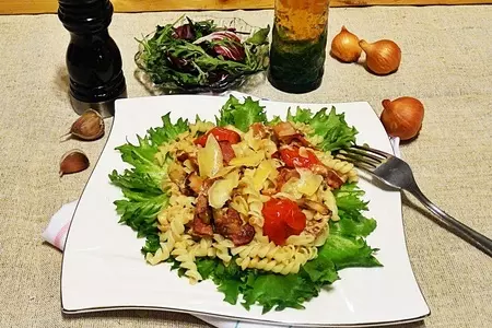 Паста фузилли с беконом и грибами.: шаг 9