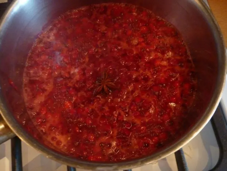 Паста с брусничным соусом: шаг 1