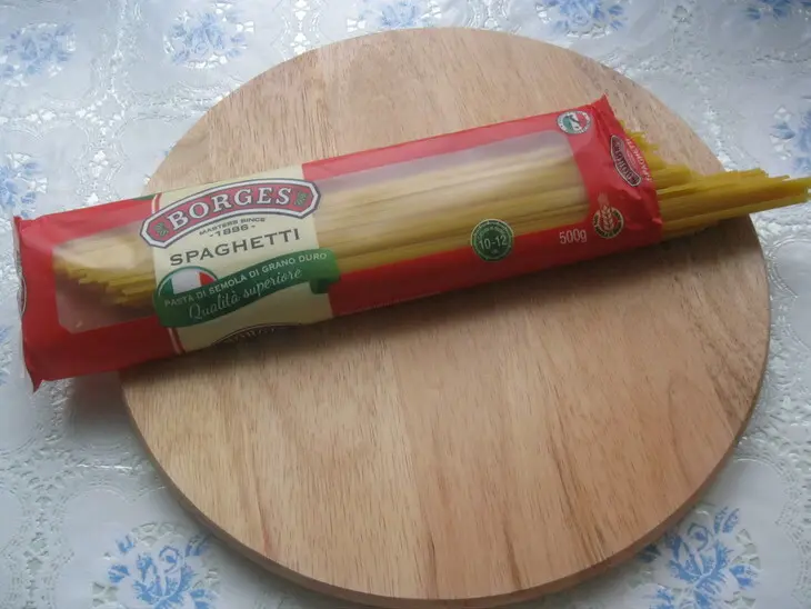Паста со сливочным соусом и красной икрой: шаг 3