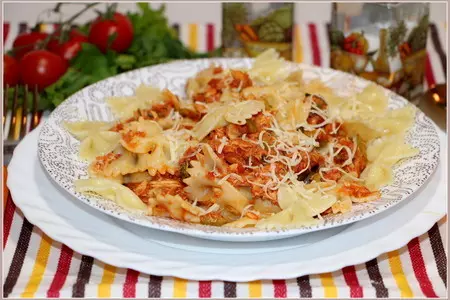 Farfalle с томатным соусом с тунцом и оливками: шаг 7