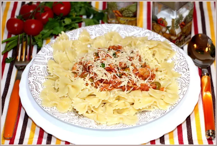 Farfalle с томатным соусом с тунцом и оливками: шаг 8