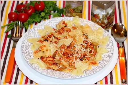 Farfalle с томатным соусом с тунцом и оливками: шаг 9