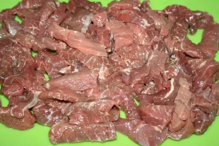 Пенне ригате с мясным соусом с грибами "аля бефстроганов": шаг 1