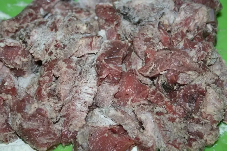 Пенне ригате с мясным соусом с грибами "аля бефстроганов": шаг 2