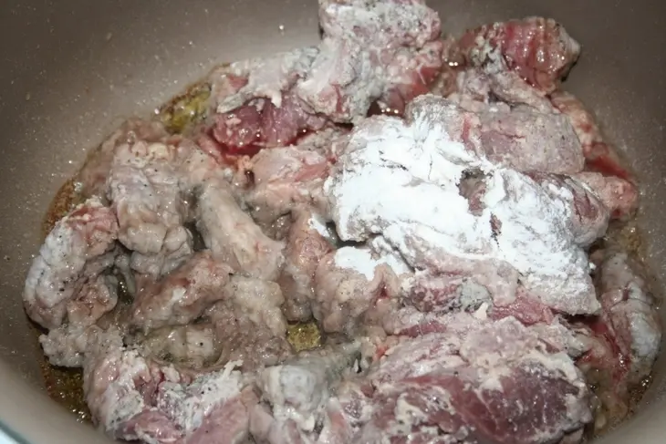 Пенне ригате с мясным соусом с грибами "аля бефстроганов": шаг 4