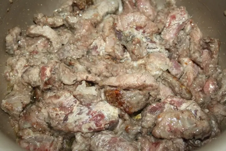 Пенне ригате с мясным соусом с грибами "аля бефстроганов": шаг 5