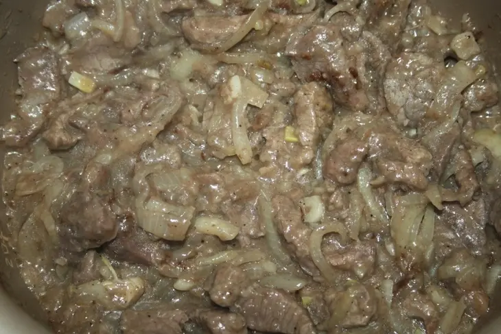 Пенне ригате с мясным соусом с грибами "аля бефстроганов": шаг 9