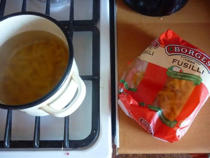 Fusilli  с соусом из двух видов грибов: шаг 2