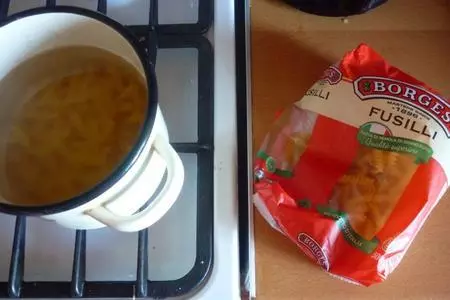 Fusilli  с соусом из двух видов грибов: шаг 2