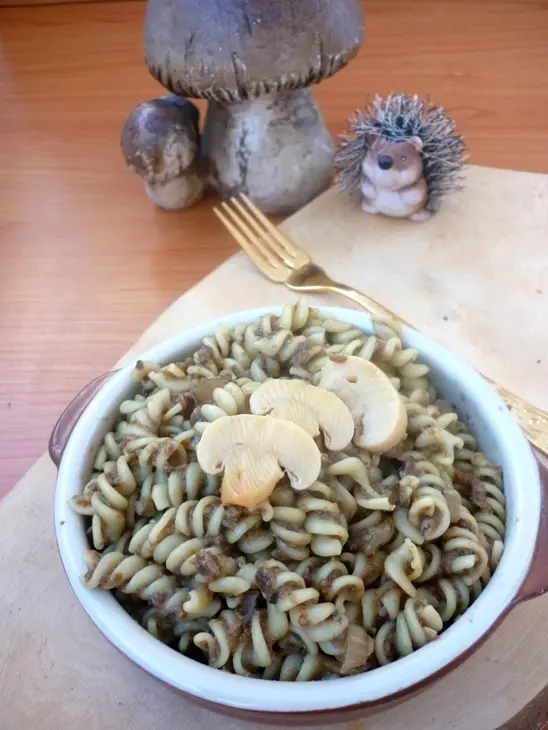 Fusilli  с соусом из двух видов грибов: шаг 6