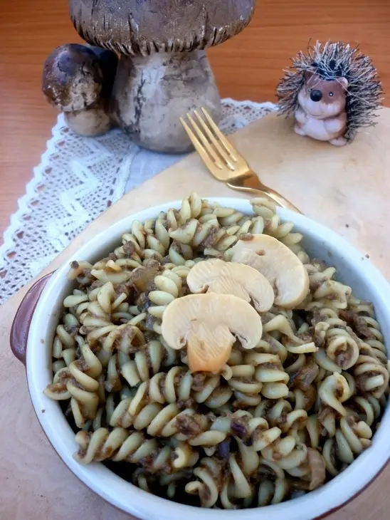 Fusilli  с соусом из двух видов грибов: шаг 7