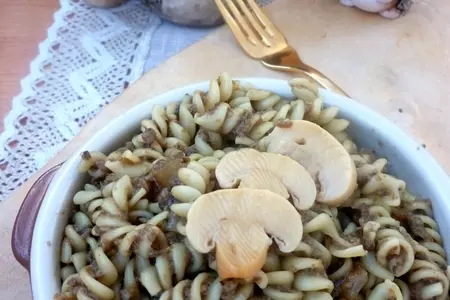 Fusilli  с соусом из двух видов грибов: шаг 7