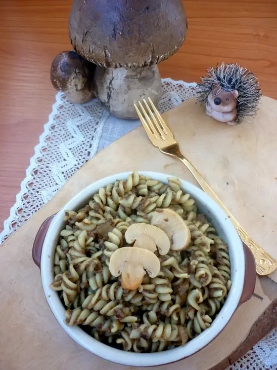 Fusilli  с соусом из двух видов грибов: шаг 8