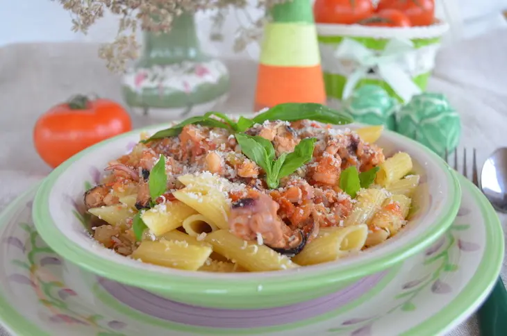 Паста  с томатным соусом и морепродуктами: шаг 7