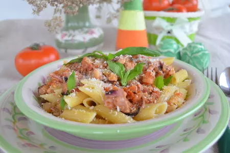 Паста  с томатным соусом и морепродуктами: шаг 7