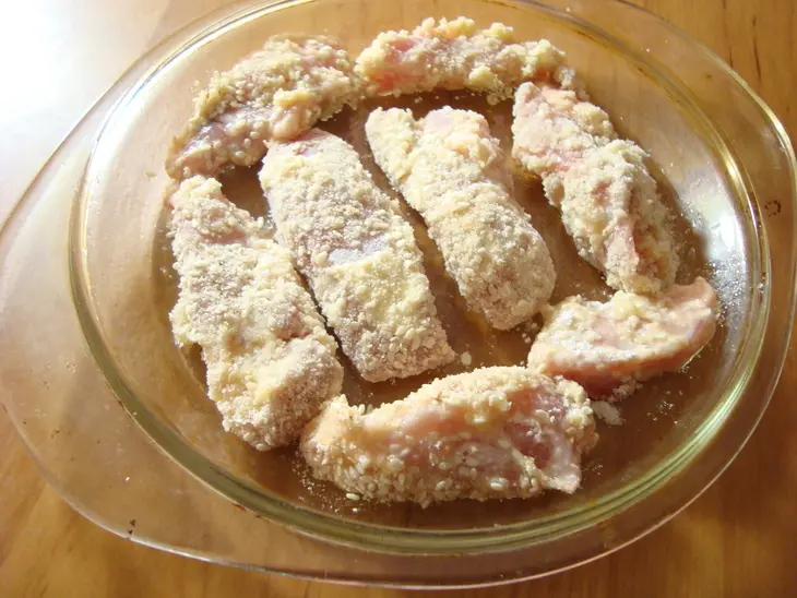 Куриные палочки с медово-горчично-майонезным соусом.: шаг 6