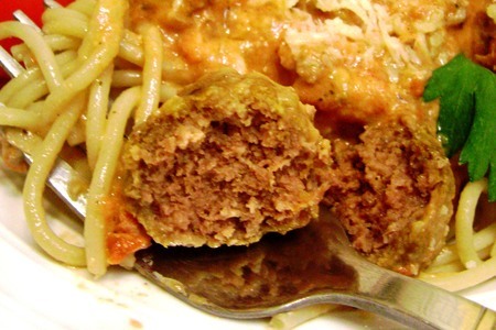 Спагетти с фрикадельками в пикантном ореховом соусе.: шаг 8