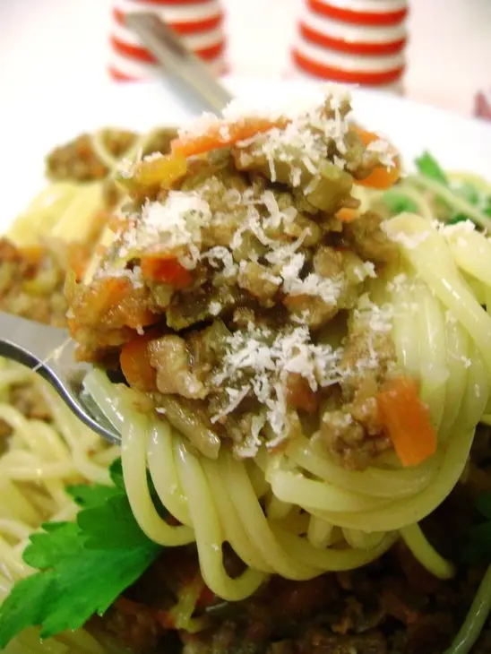 Спагетти под мясным соусом с овощами а-ля биф –бургиньон.: шаг 8