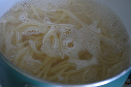 Спагетти  с густым сырным соусом : шаг 3