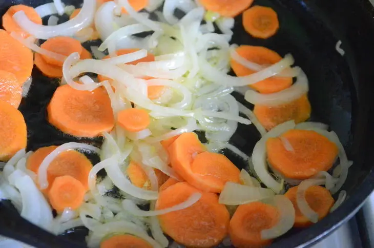 Тушеная фасоль с солеными огурцами: шаг 3