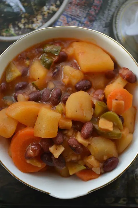 Тушеная фасоль с солеными огурцами: шаг 7