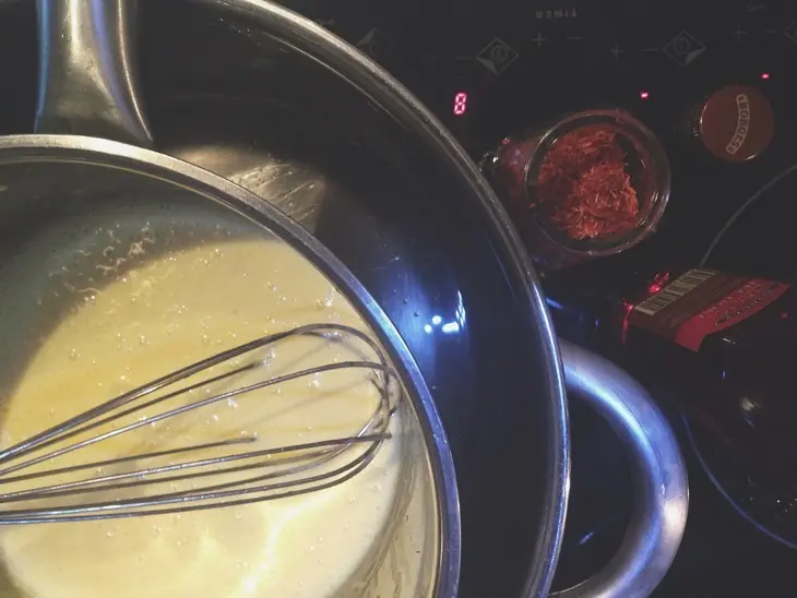 Penne rigate с соусом бернез, куриной грудкой, карамелизированным луком и вялеными томатами: шаг 9
