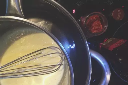 Penne rigate с соусом бернез, куриной грудкой, карамелизированным луком и вялеными томатами: шаг 9