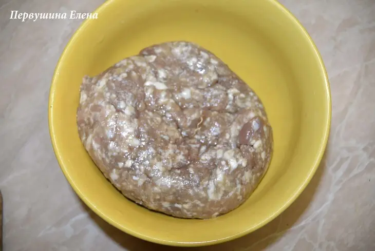 Спагетти по-флотски с кедровыми орешками: шаг 6