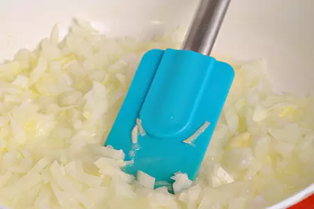 Пенне с соусом из тушенки: шаг 2