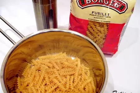 Салат из пасты fusilli c морепродуктами: шаг 2