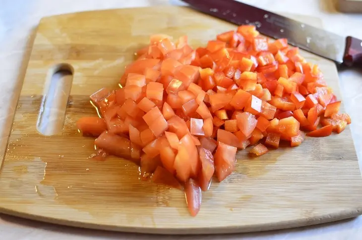 Салат из fusilli , лосося и овощей: шаг 2