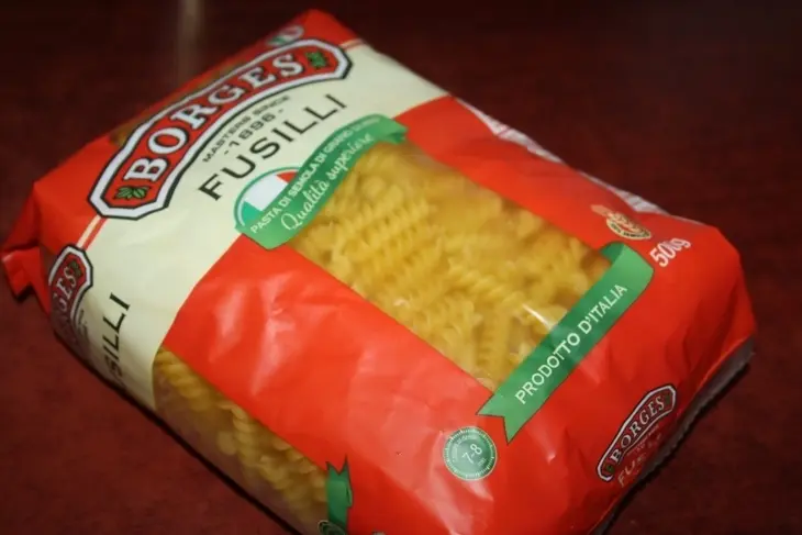 Салат из fusilli borges, куриной грудки-гриль и стручковой фасоли с вялеными томатами: шаг 1