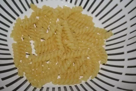 Салат из fusilli borges, куриной грудки-гриль и стручковой фасоли с вялеными томатами: шаг 3