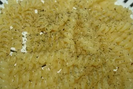 Салат из fusilli borges, куриной грудки-гриль и стручковой фасоли с вялеными томатами: шаг 4