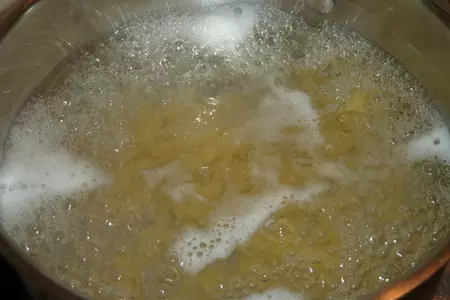 Салат пастой fusilli, креветками и сыром скаморца: шаг 4
