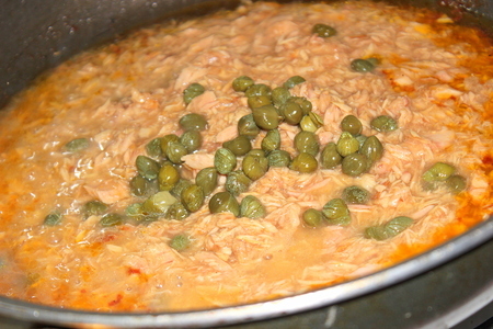 Спагетти с тунцом и теплыми томатами черри.: шаг 3
