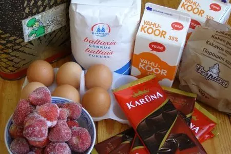 Шоколадный торт с клубникой.: шаг 1