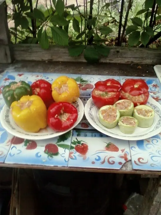 Разноцветные овощи, фаршированные мясом с дымком: шаг 5