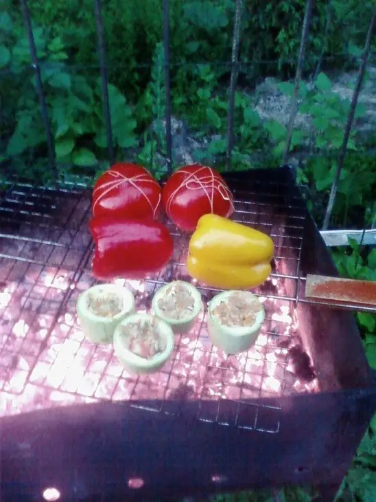 Разноцветные овощи, фаршированные мясом с дымком: шаг 6