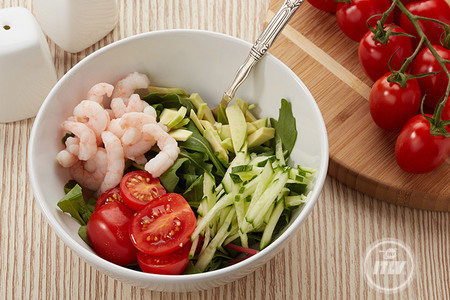Горячий салат с тунцом в кунжутной корочке: шаг 2