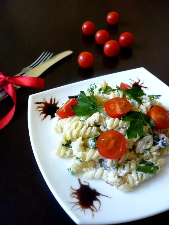 Салат с fusilli и творогом "коктейльный": шаг 5